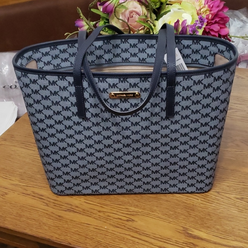 Michael  Kors  XXL tote brand new